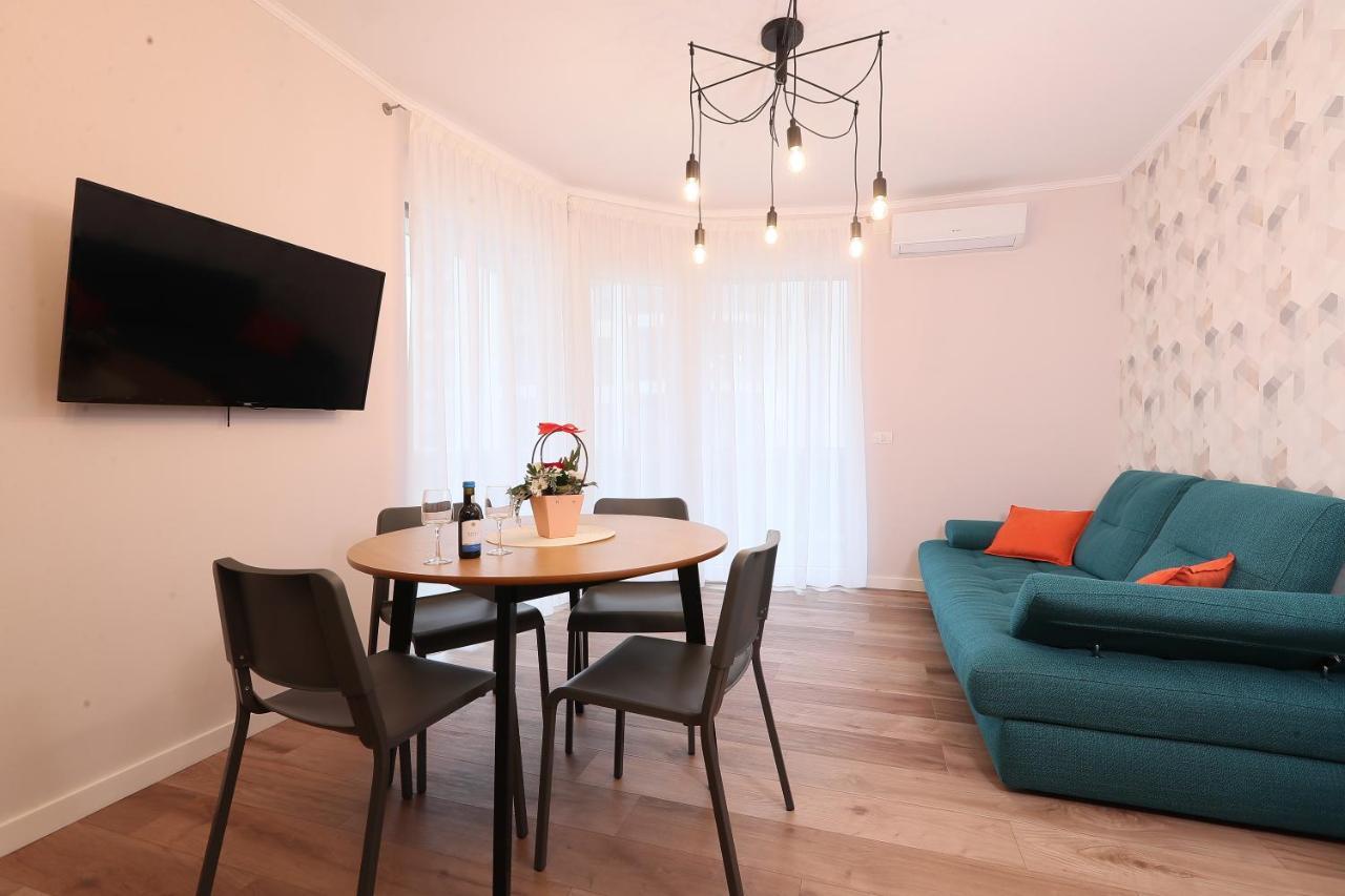 Julia'S Apartment Oradea Dış mekan fotoğraf